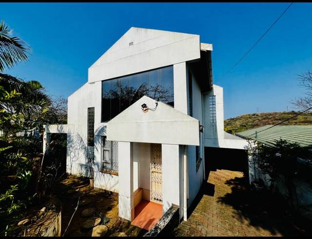 4 BEDROOM HOUSE FOR SALE IN NEWLANDS WEST